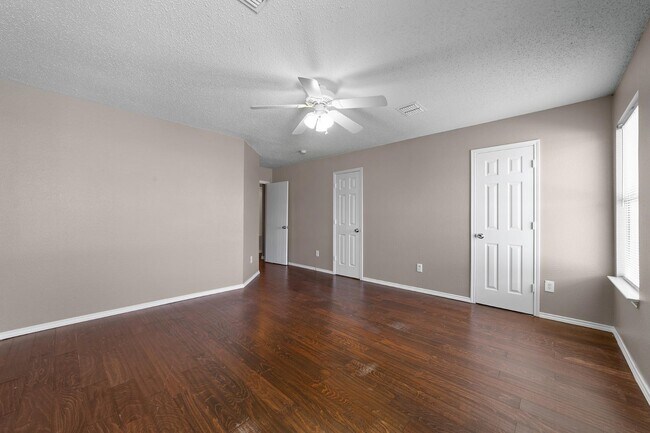 Building Photo - 1311 Wenatchee Dr