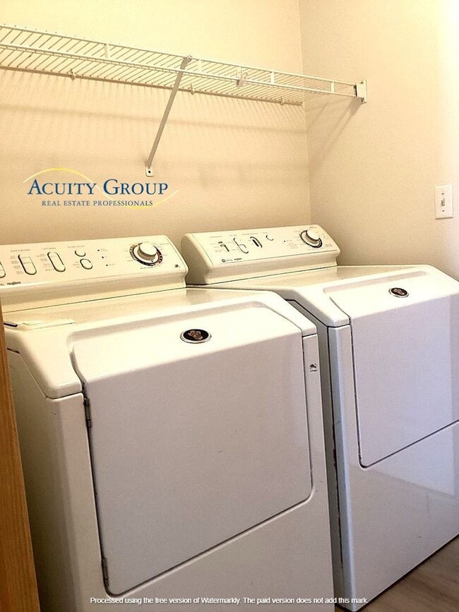 Building Photo - 3BR, 3BA Three Level Split in Zimmerman