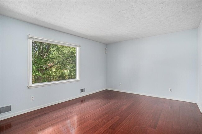 Building Photo - 3660 Eagle Woods Cir