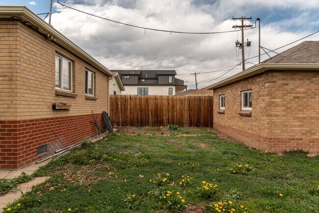 Building Photo - 3 Bed 2 Bath Home For Rent across from Sloan's Lake!