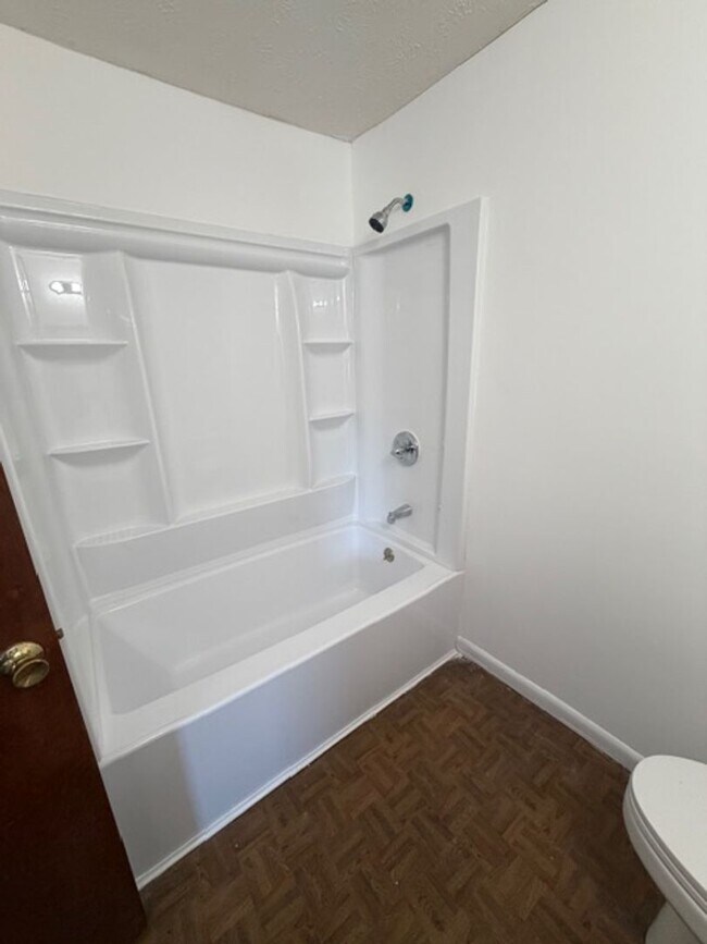 Building Photo - Charming 3 Bed, 2 Bath Warner Robins Home!