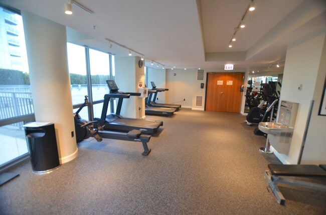 Building Photo - 1235 S Prairie Ave