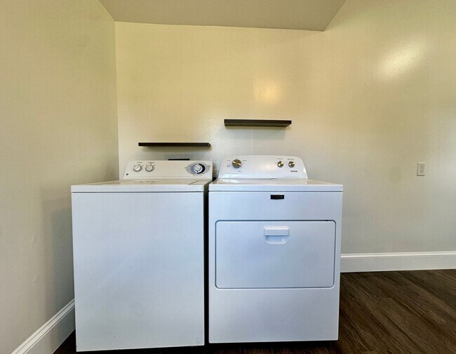 Building Photo - Charming 3 Bedroom Home for Rent – Recentl...