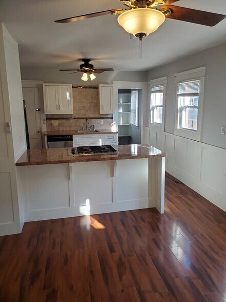 Building Photo - 11 Elm St