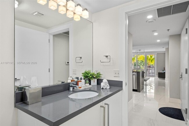 Building Photo - 226 Ocean Dr