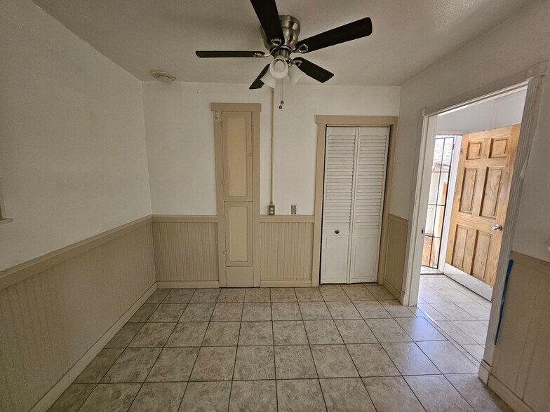 Dinning room - 657 W Oliver St