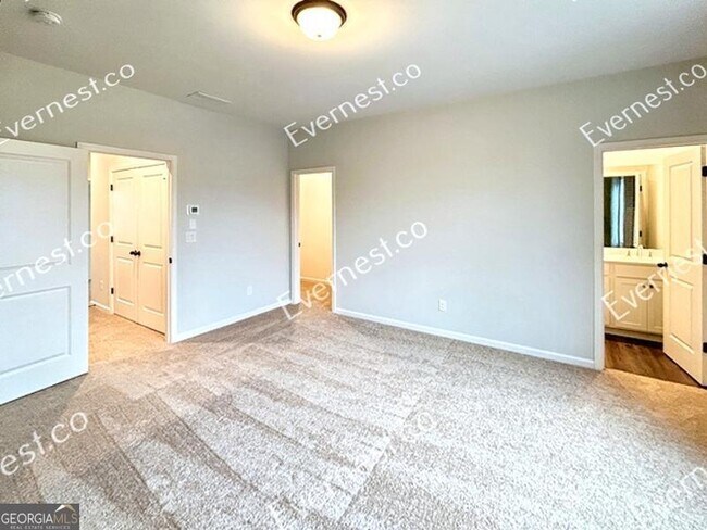 Building Photo - 2671 Whistler Wy NE
