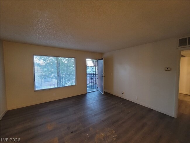 Building Photo - 615 S Royal Crest Cir