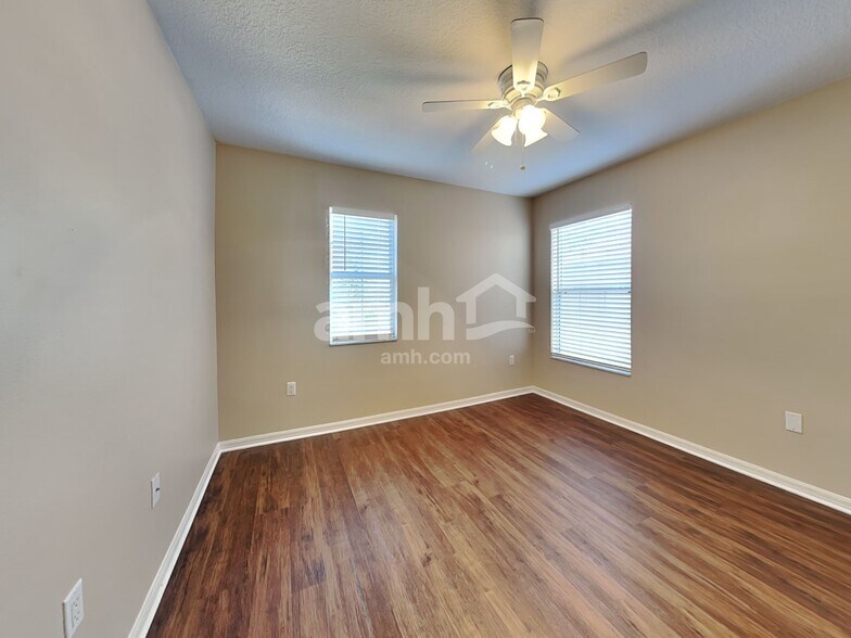 Building Photo - 10402 Boyette Creek Blvd