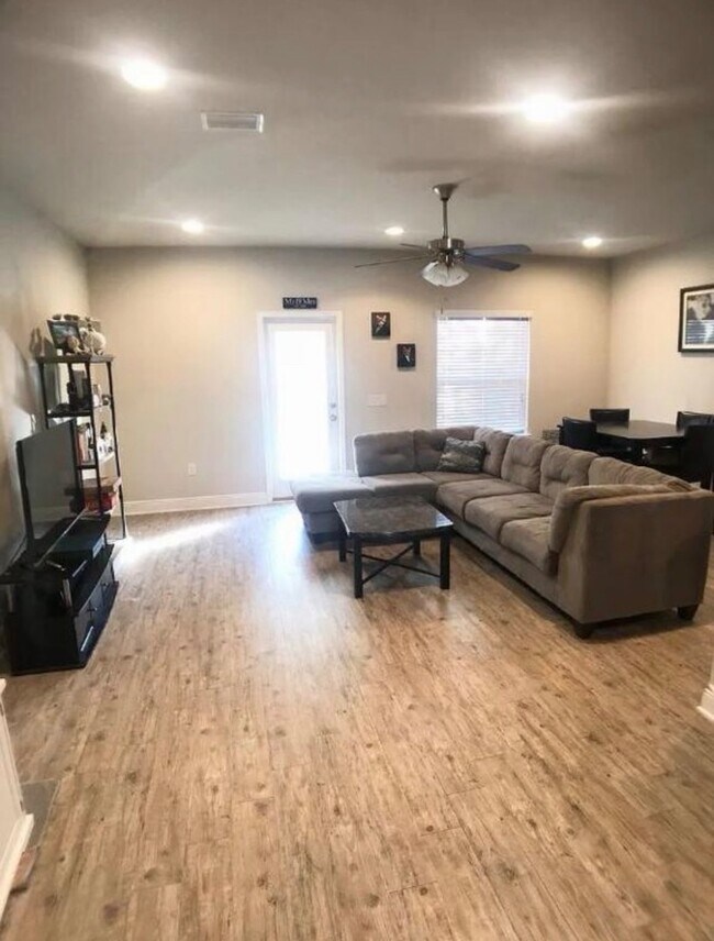 Building Photo - 8843 Brown Pelican Cir