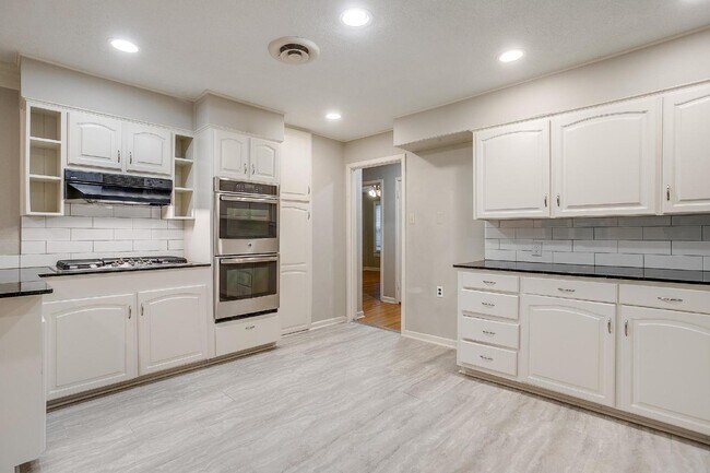 Building Photo - Charming 3-Bed, 2-Bath Home in Fort Worth'...