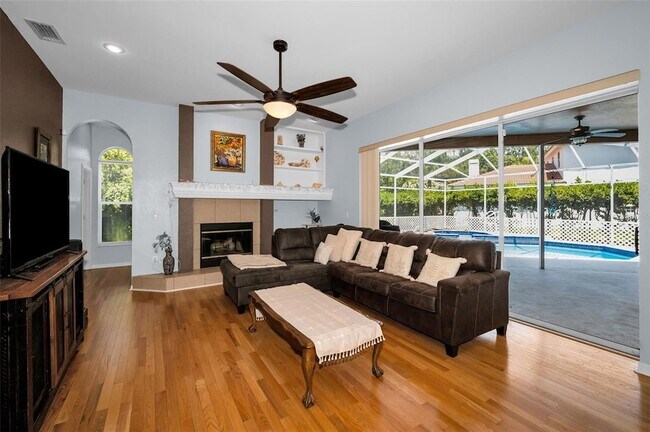Building Photo - 1516 E Lake Woodlands Pkwy