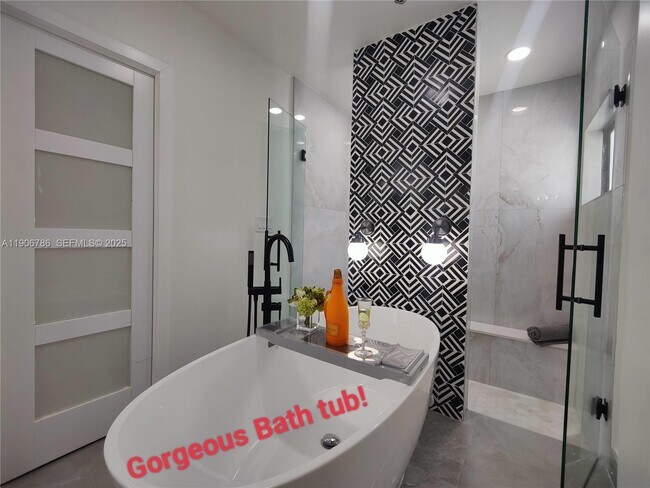 Building Photo - 5109 Banyan Ln