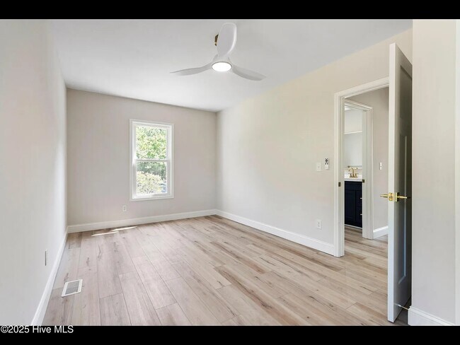 Building Photo - 109 Inlet Ct