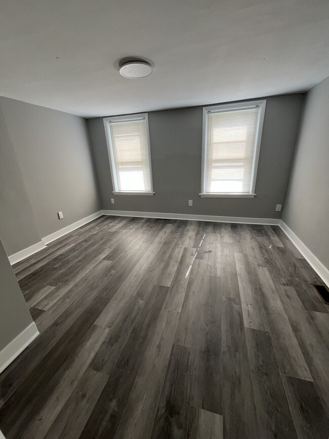 Building Photo - 3030 W 2nd St