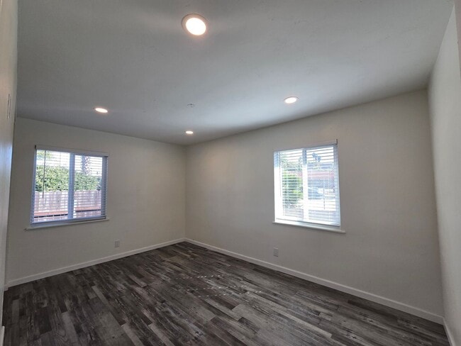 Building Photo - 3 Bed Home + Studio with Large Yard & Ample Parking Near Downtown Vista