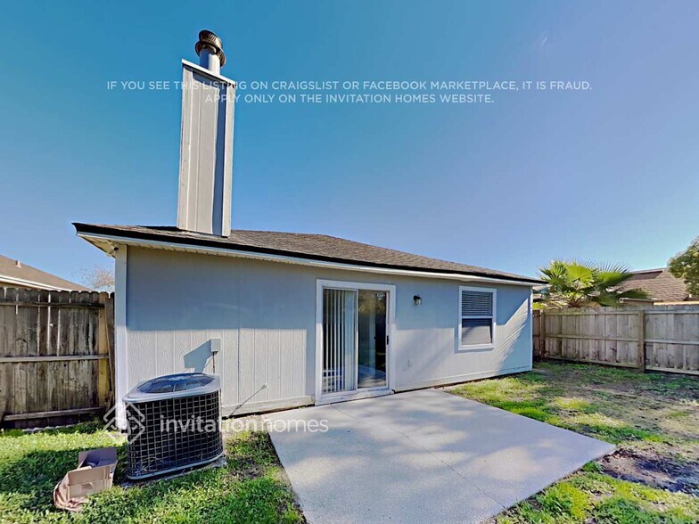 Building Photo - 2750 Lantana Lakes Dr W