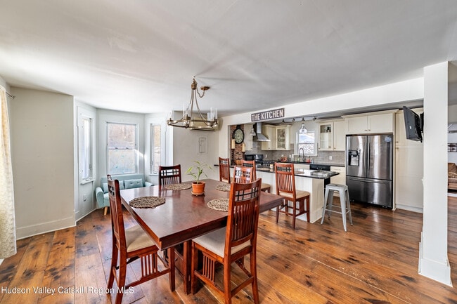 Building Photo - 648 Albany Turnpike