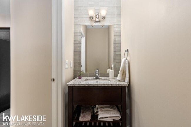 Building Photo - 11637 Squiers Blvd