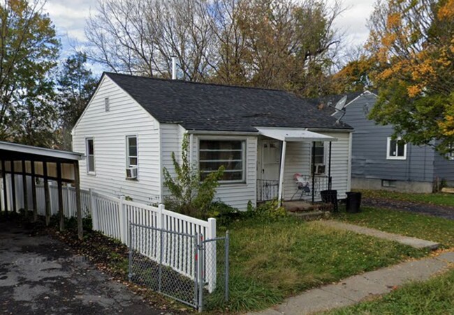 Primary Photo - 120 Benedict Ave