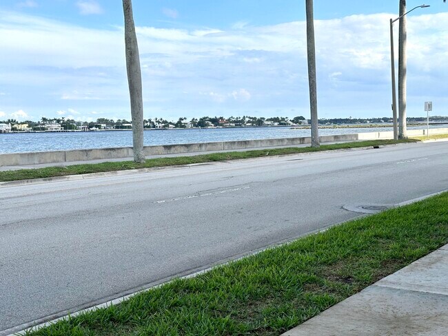 Building Photo - 1801 S Flagler Dr