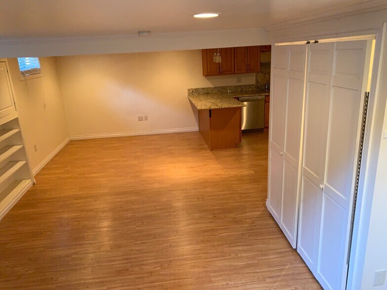 Building Photo - 1409 NE 71st Ave