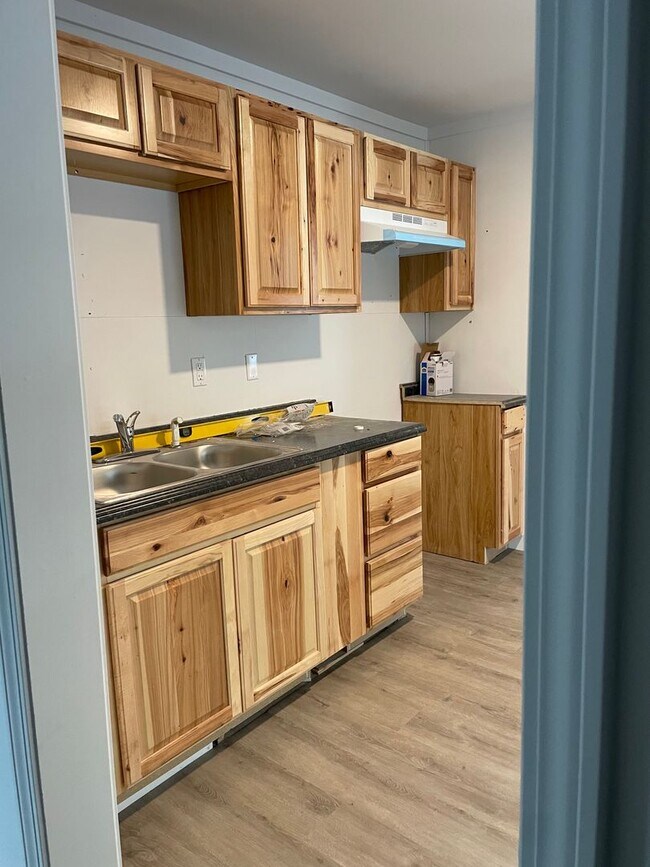 Building Photo - Remodeled 2 Bed 1 Bath House Available 4-15-2024