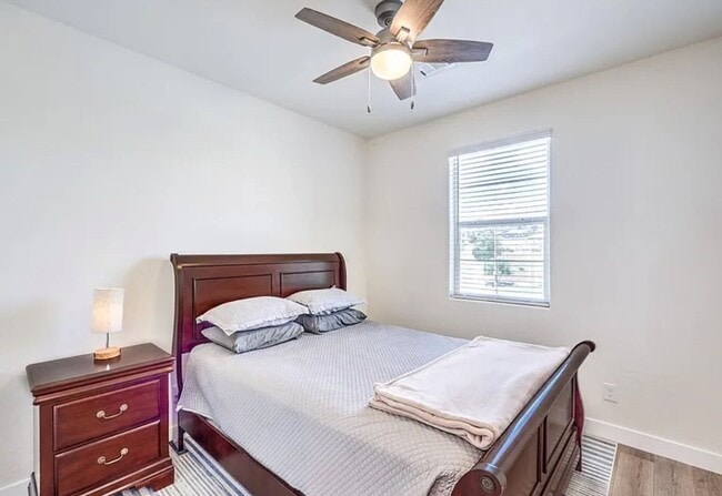 Building Photo - Summerlin Stunner- Spacious Backyard, Stri...