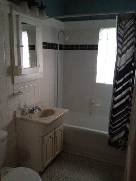 Building Photo - 4047 Warwick Blvd