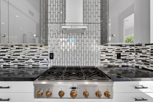 Building Photo - 6932 E Pearl St