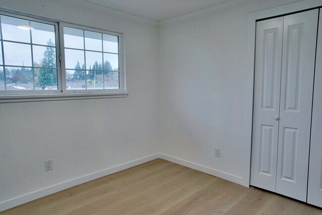 Building Photo - 4 bedroom Home on Highland St in Tacoma - APPLICATION PENDING