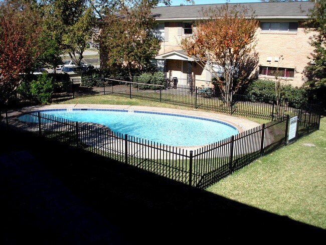 Building Photo - 1230 Shadowdale Dr