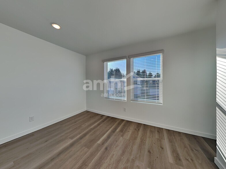 Building Photo - 5118 Turnstone St SE