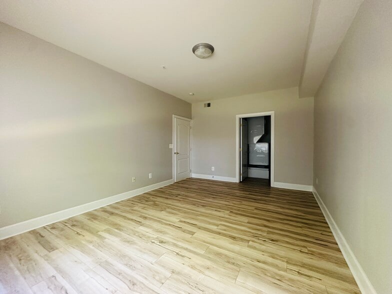 Building Photo - 10600 Provincial Dr