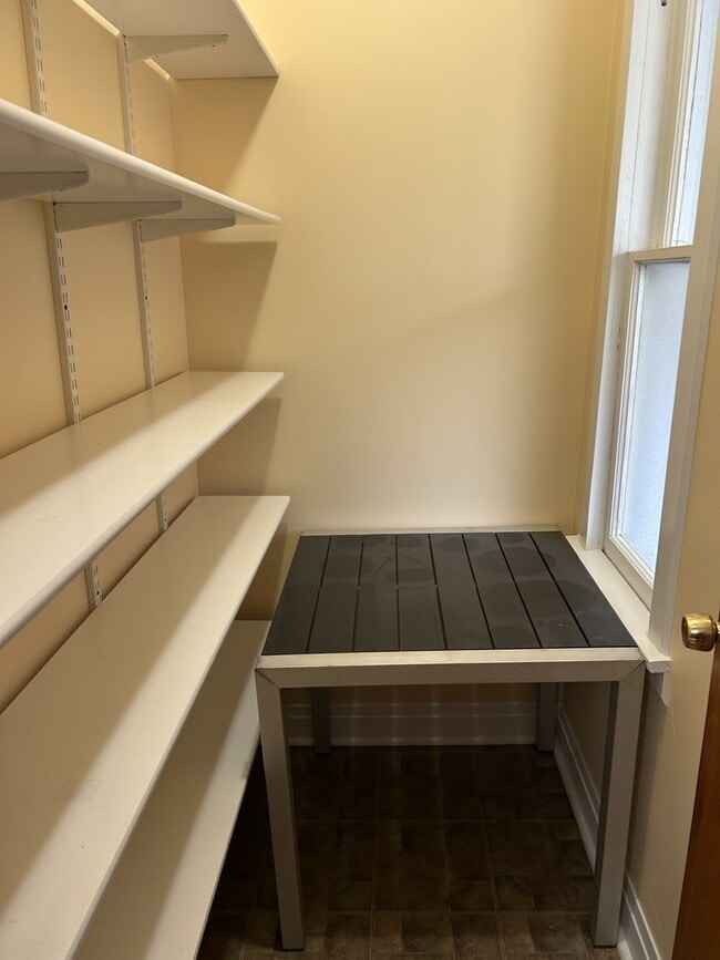 Building Photo - 5107 W Cullom Ave