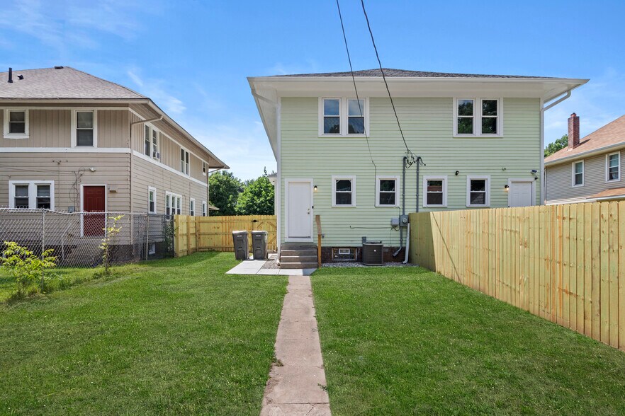 Building Photo - 4071 N College Ave