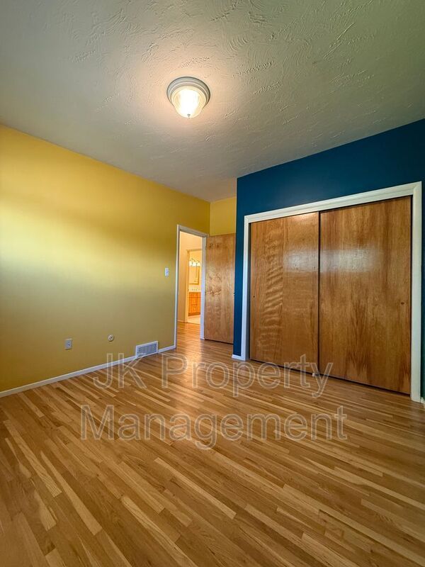 Building Photo - 1015 Carlos Dr