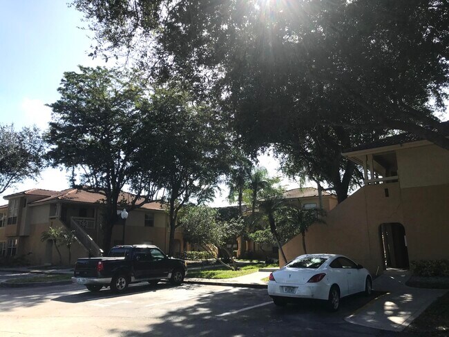 Building Photo - 4815 Via Palm Lakes