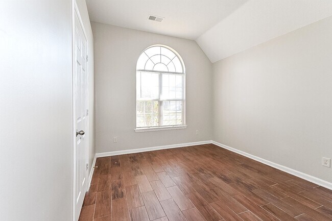 Building Photo - 4489 Poppenheimer Way