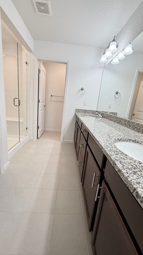 Building Photo - Stunning 3 Bedroom Townhome in Monument