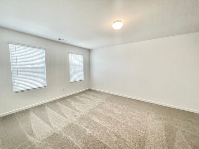 Building Photo - 3 br paired home with loft, minutes from I-77 I-40