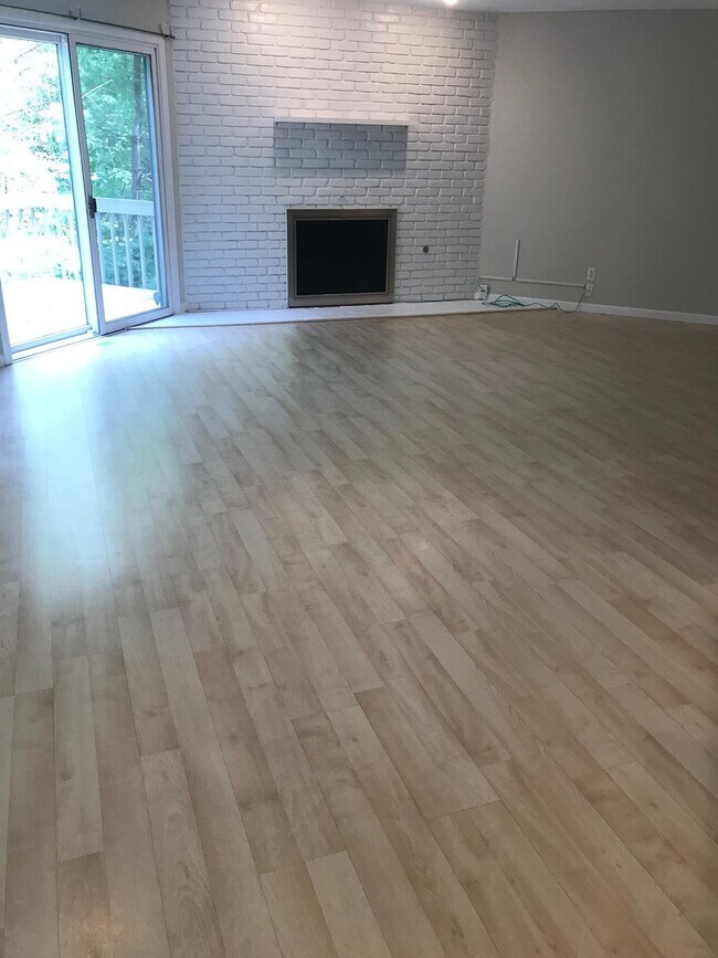 Building Photo - Solon 4 Bedroom Rental