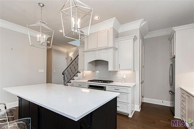 Building Photo - Upscale Townhouse in The Village at Magnol...