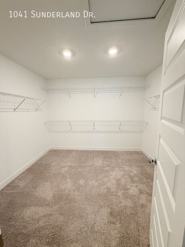 Building Photo - 1041 Sunderland Dr