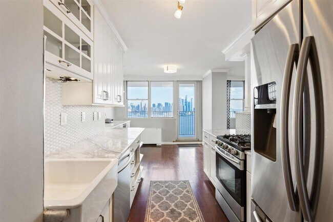 Building Photo - 6040 BLVD E