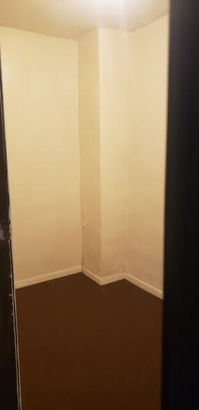 Building Photo - 20 Beyrleye Ave