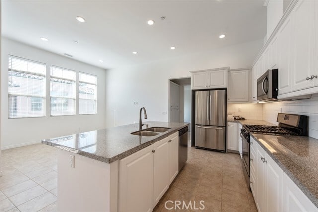 Building Photo - 61 Quill