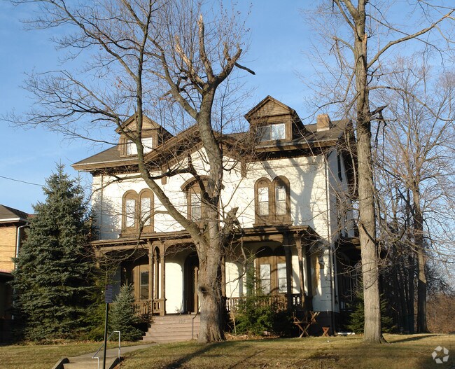 Primary Photo - 202 Lincoln Ave