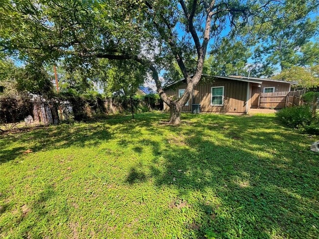 Building Photo - 304 Montopolis Dr