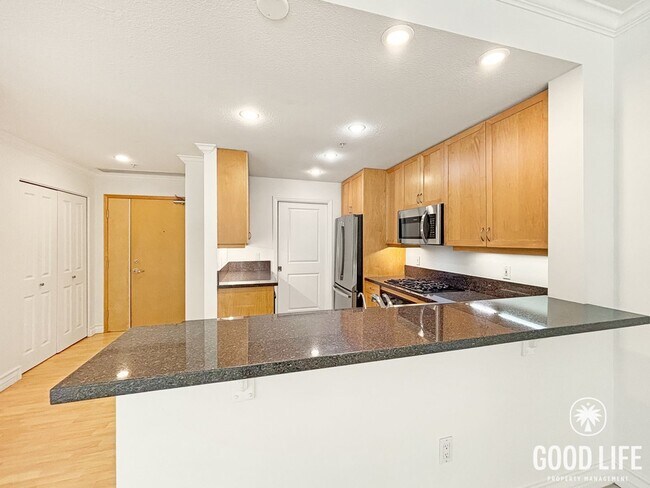 Building Photo - STUNNING 2 BED/2 BATH CONDO AVAILABLE IN THE DISCOVERY BUILDING IN CORTEZ HILL!
